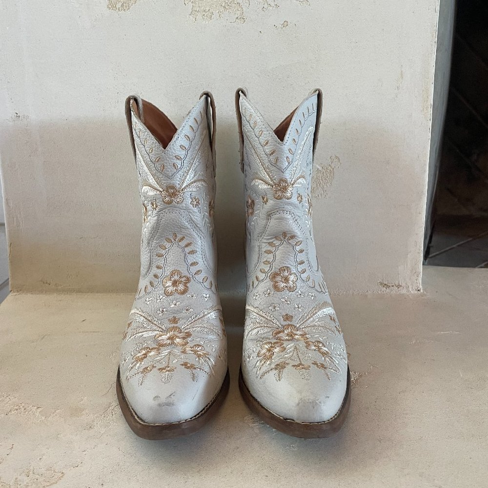 White Floral Cowgirl boots